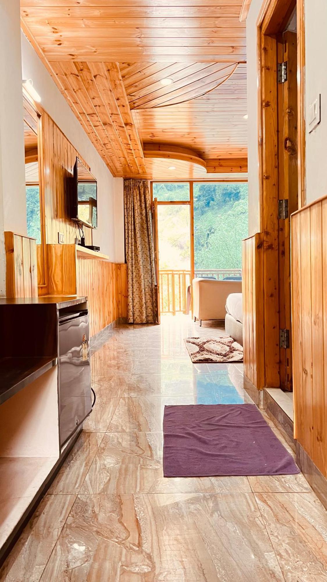 Himalayan Hill Queen Resort, Manali M98160-43400 Eksteriør billede