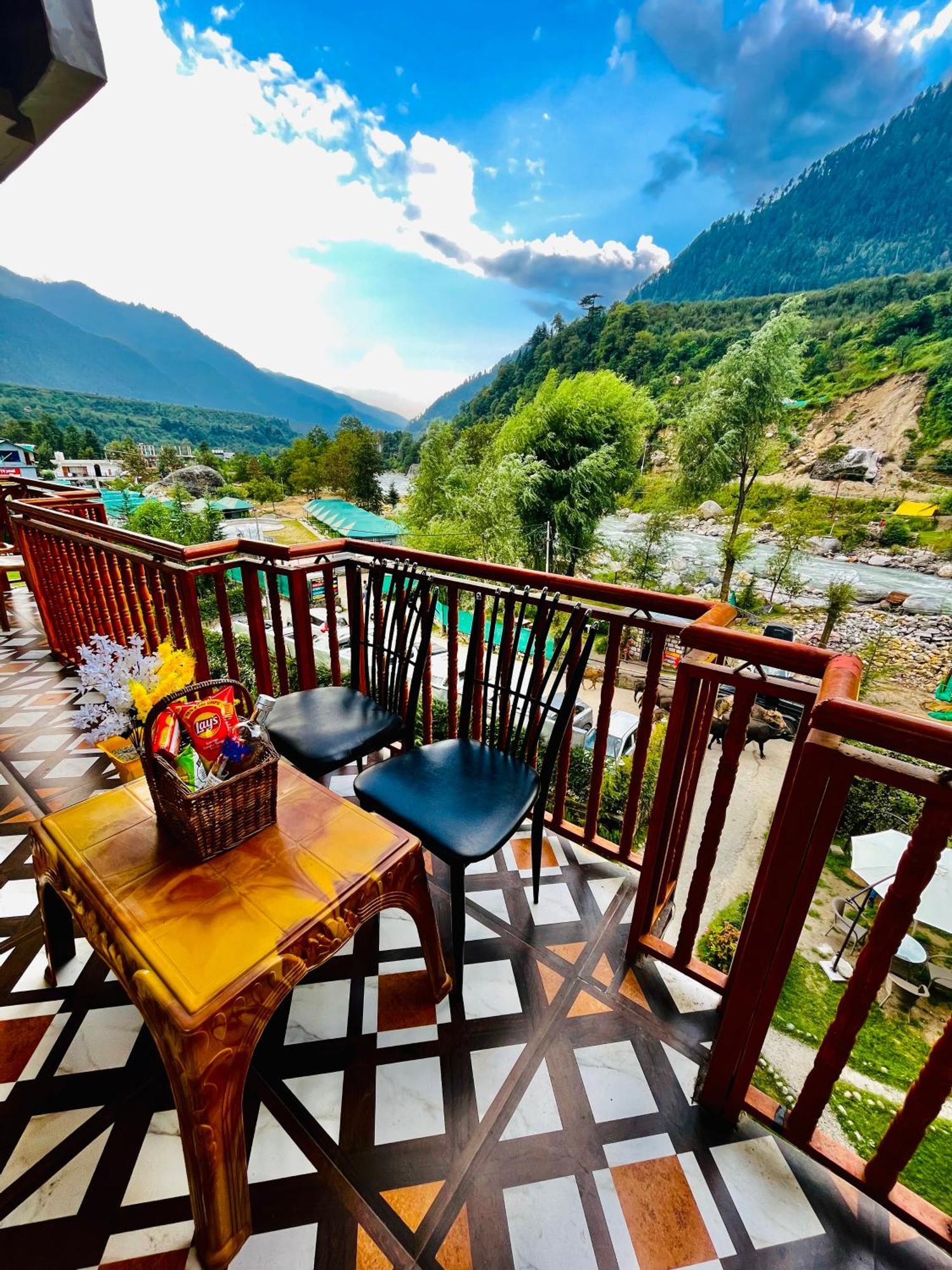Himalayan Hill Queen Resort, Manali M98160-43400 Eksteriør billede