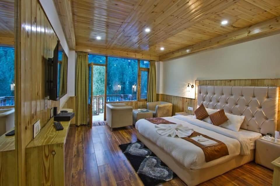 Himalayan Hill Queen Resort, Manali M98160-43400 Eksteriør billede