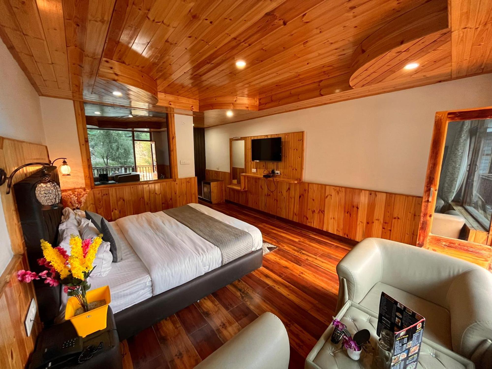 Himalayan Hill Queen Resort, Manali M98160-43400 Eksteriør billede