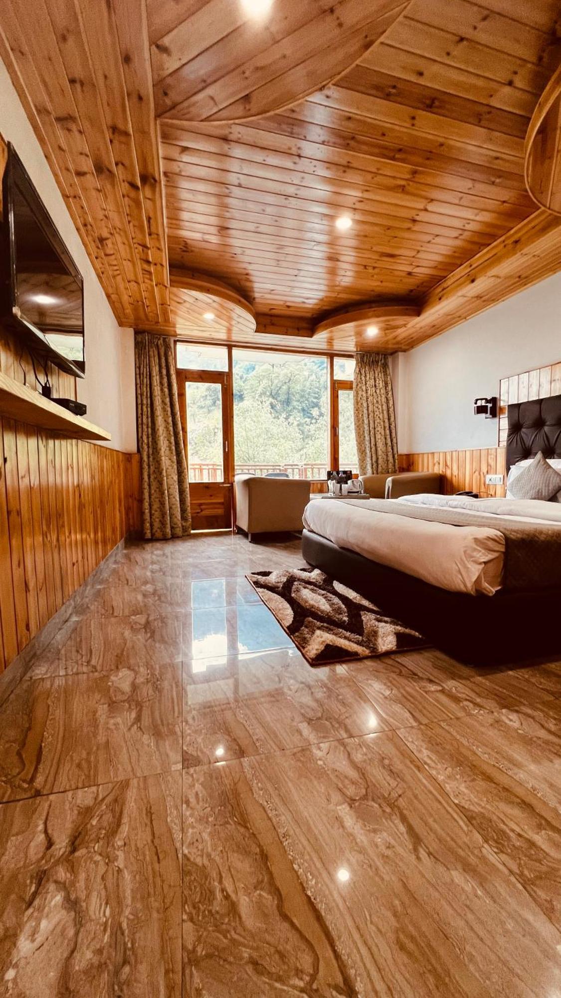 Himalayan Hill Queen Resort, Manali M98160-43400 Eksteriør billede