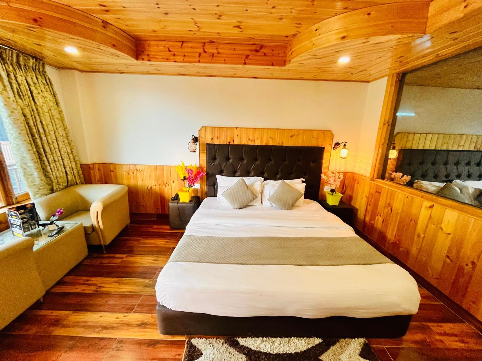 Himalayan Hill Queen Resort, Manali M98160-43400 Eksteriør billede