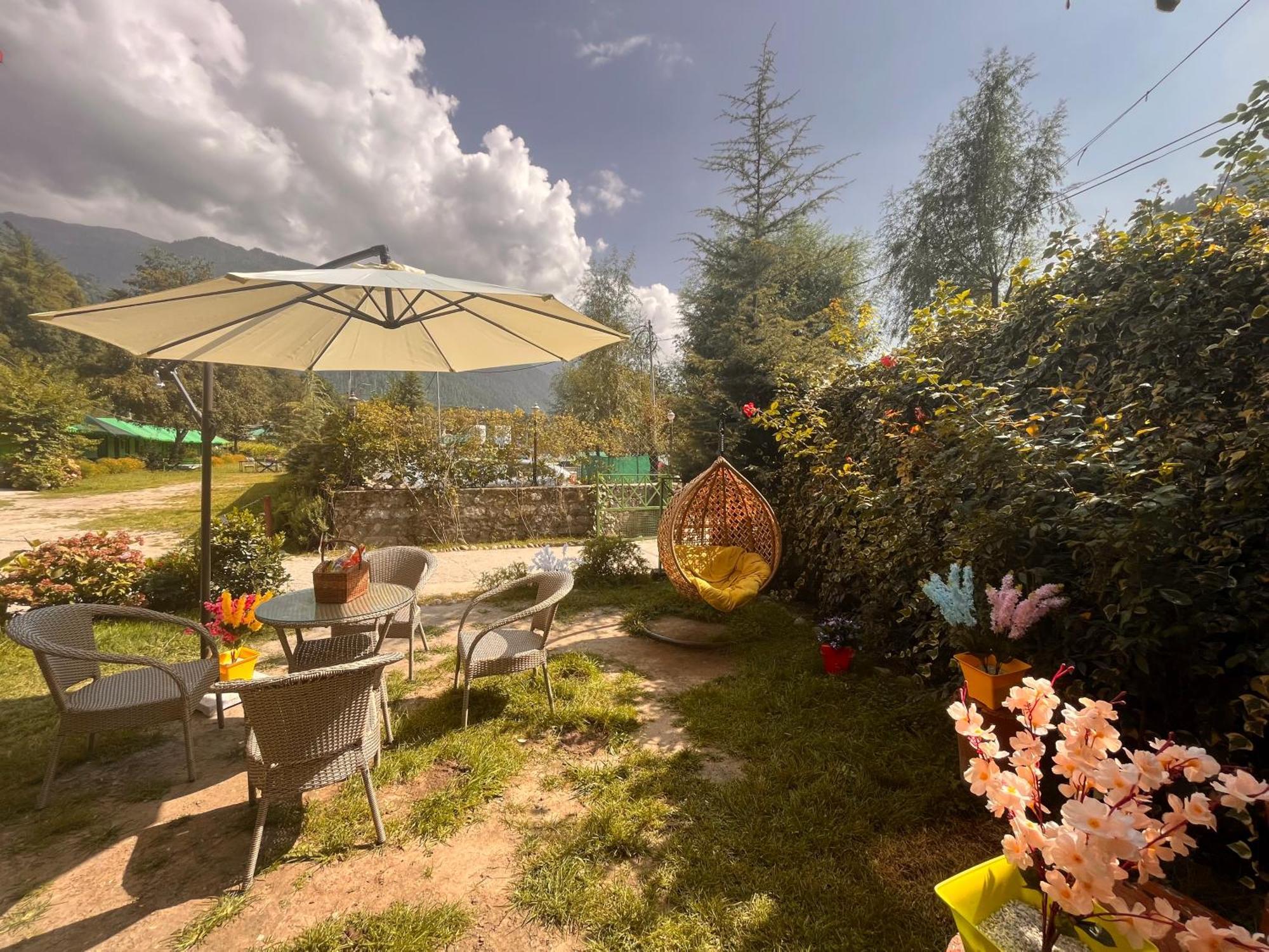 Himalayan Hill Queen Resort, Manali M98160-43400 Eksteriør billede