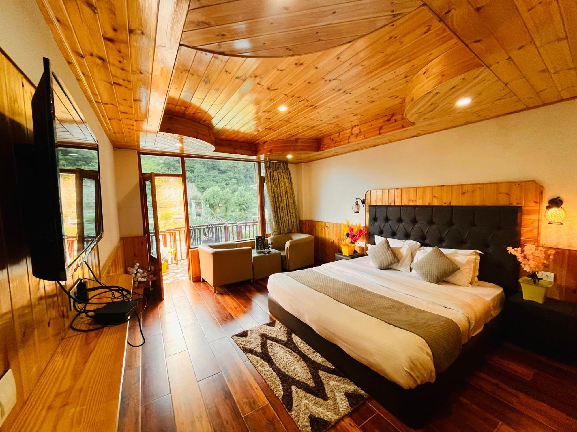 Himalayan Hill Queen Resort, Manali M98160-43400 Eksteriør billede