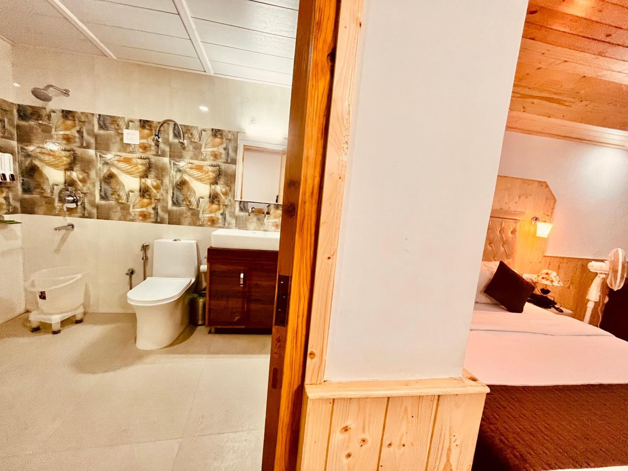 Himalayan Hill Queen Resort, Manali M98160-43400 Eksteriør billede