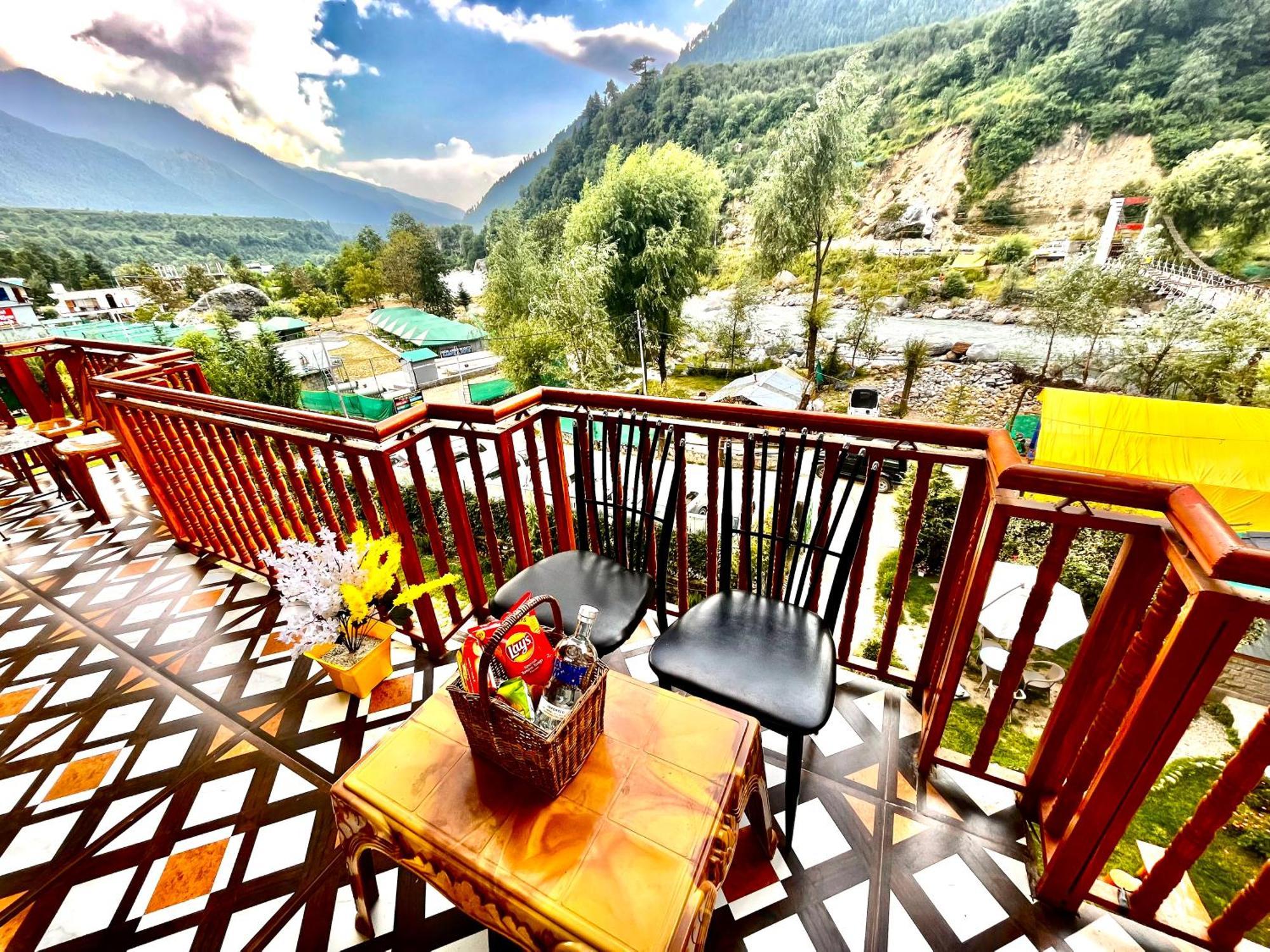Himalayan Hill Queen Resort, Manali M98160-43400 Eksteriør billede