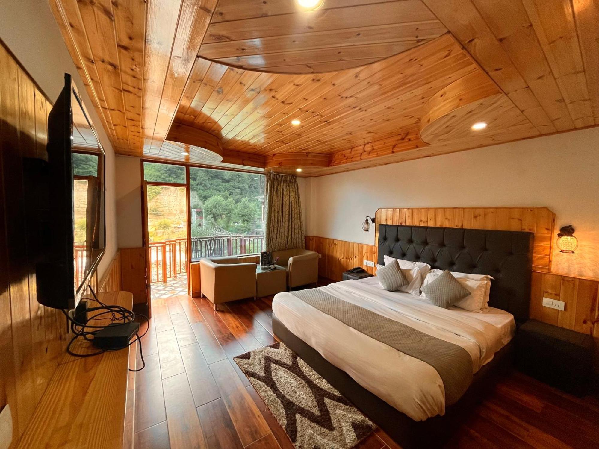 Himalayan Hill Queen Resort, Manali M98160-43400 Eksteriør billede