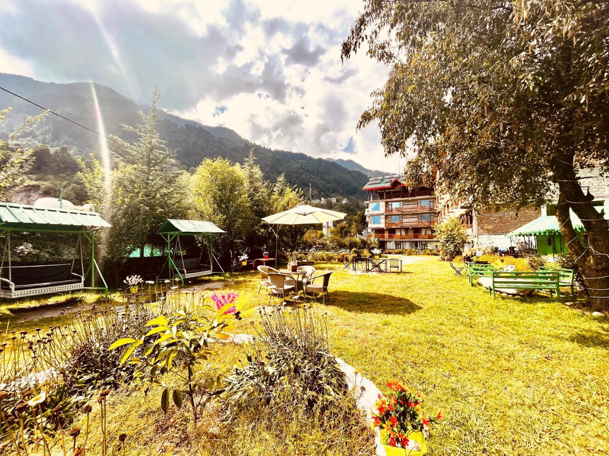 Himalayan Hill Queen Resort, Manali M98160-43400 Eksteriør billede