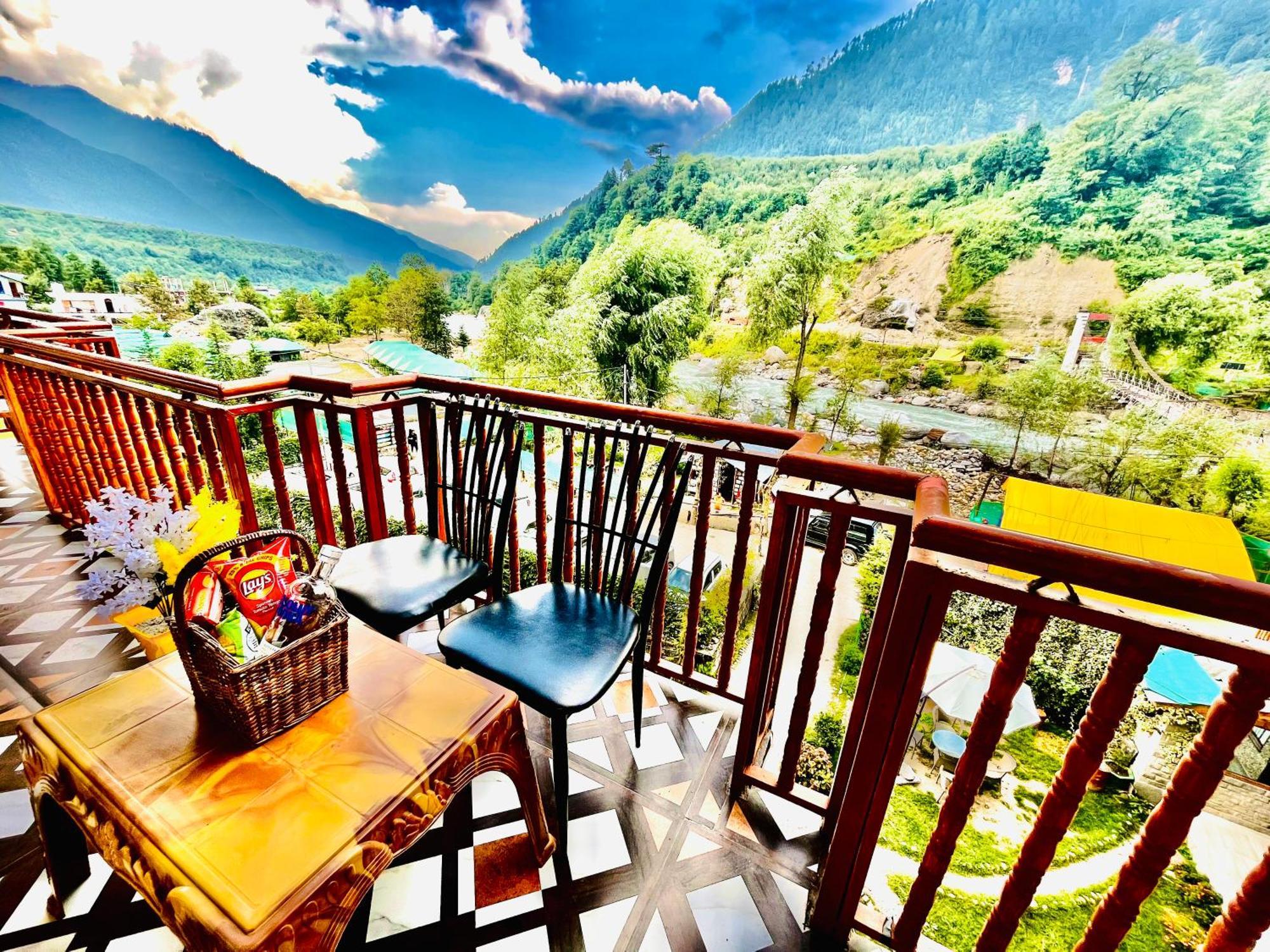 Himalayan Hill Queen Resort, Manali M98160-43400 Eksteriør billede