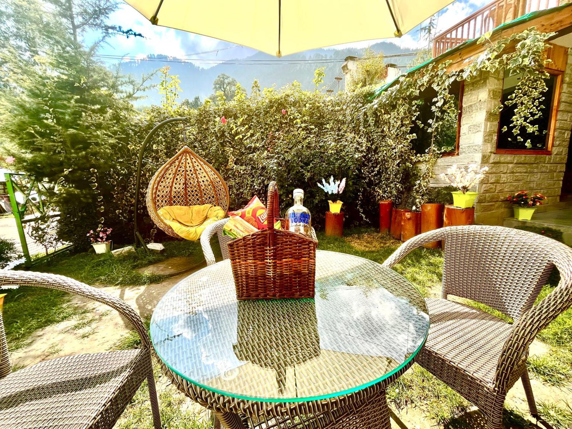 Himalayan Hill Queen Resort, Manali M98160-43400 Eksteriør billede
