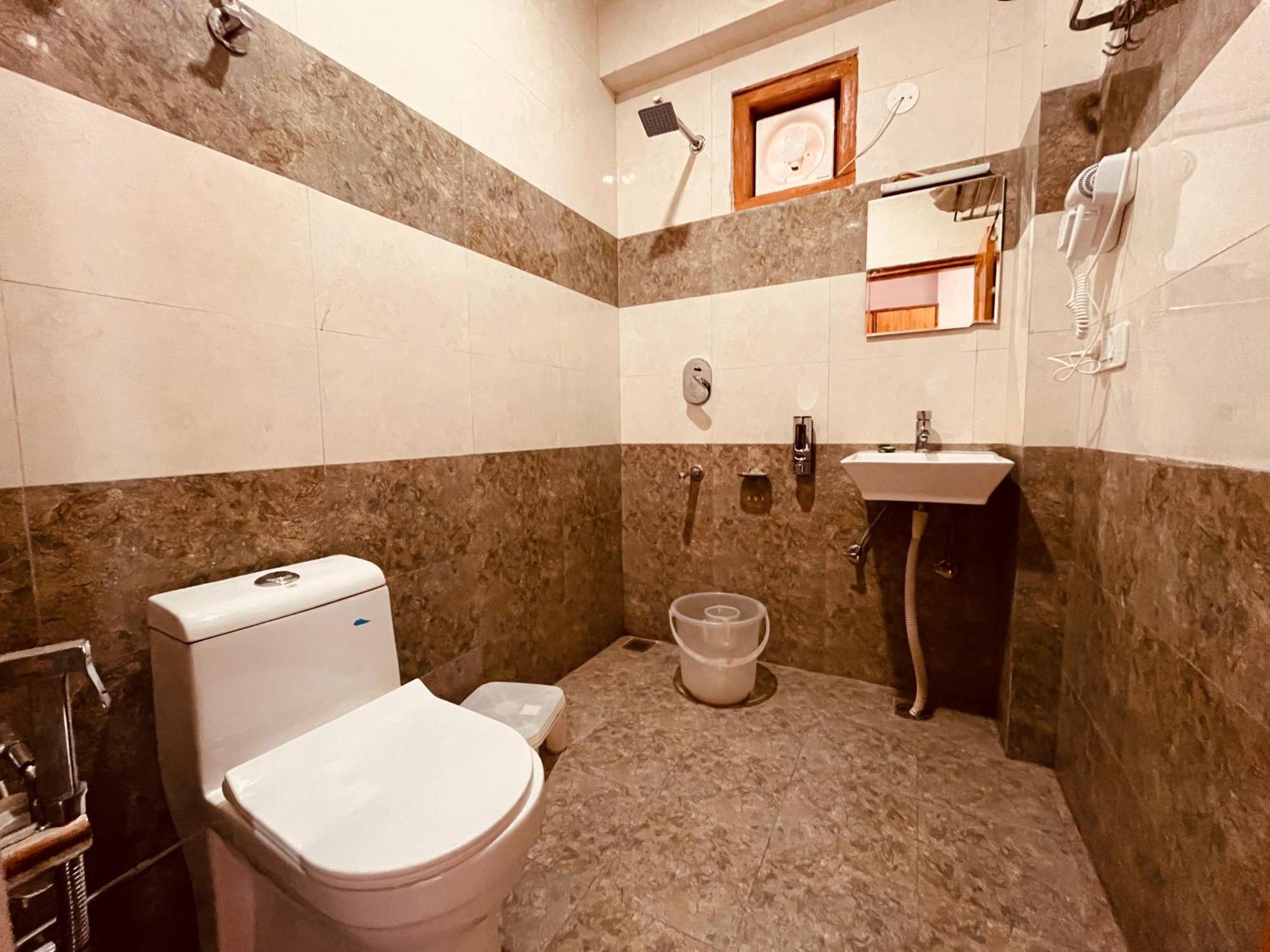 Himalayan Hill Queen Resort, Manali M98160-43400 Eksteriør billede