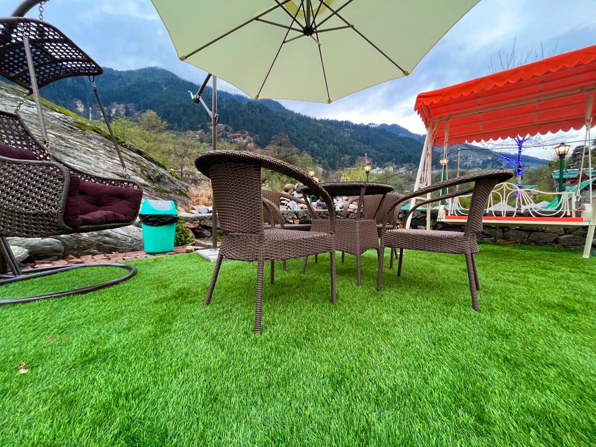 Himalayan Hill Queen Resort, Manali M98160-43400 Eksteriør billede